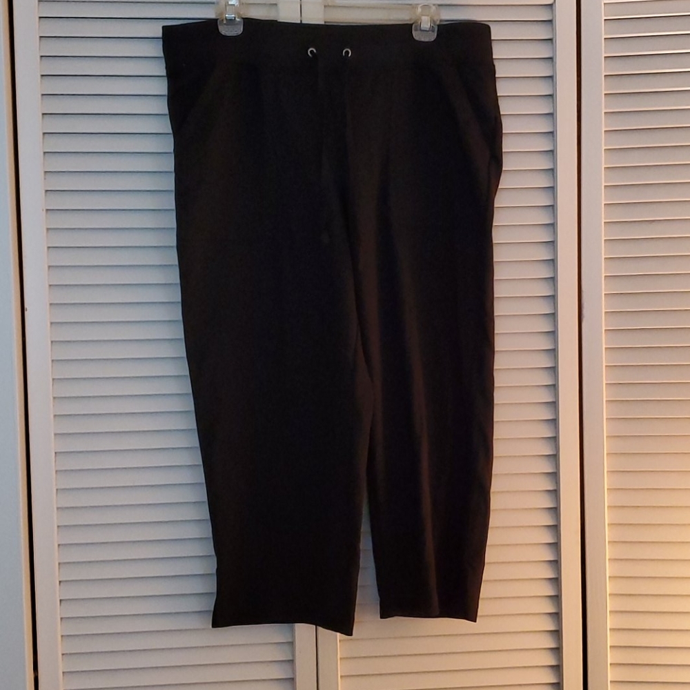 WHITE STAG black cotton capri joggers
